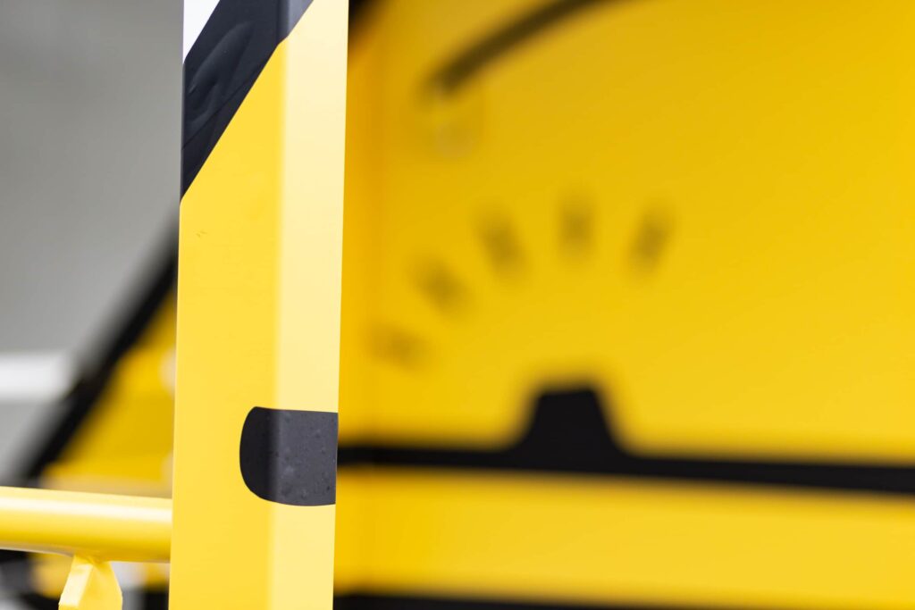 Anamorphose prévention sécurité en gare — signalétique sol 3D — Agence Yvonne